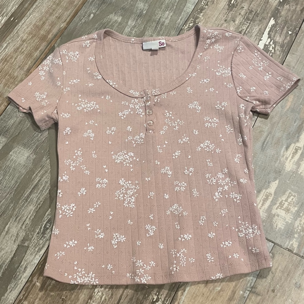 Super cute So three button up nice shirt.